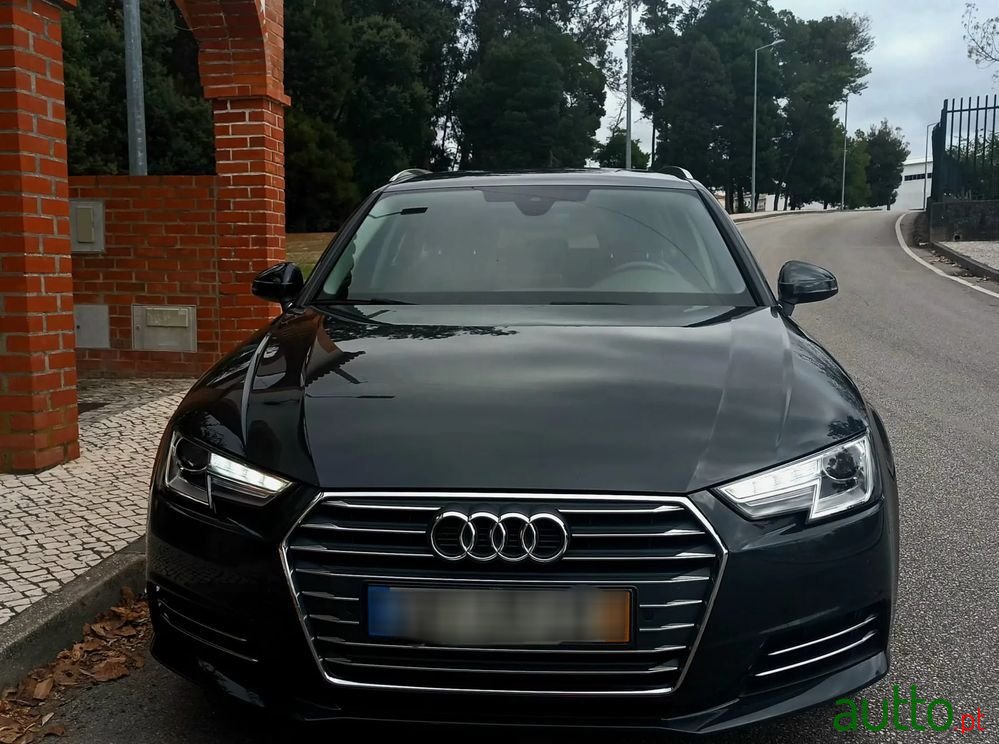 2017' Audi A4 Avant photo #2