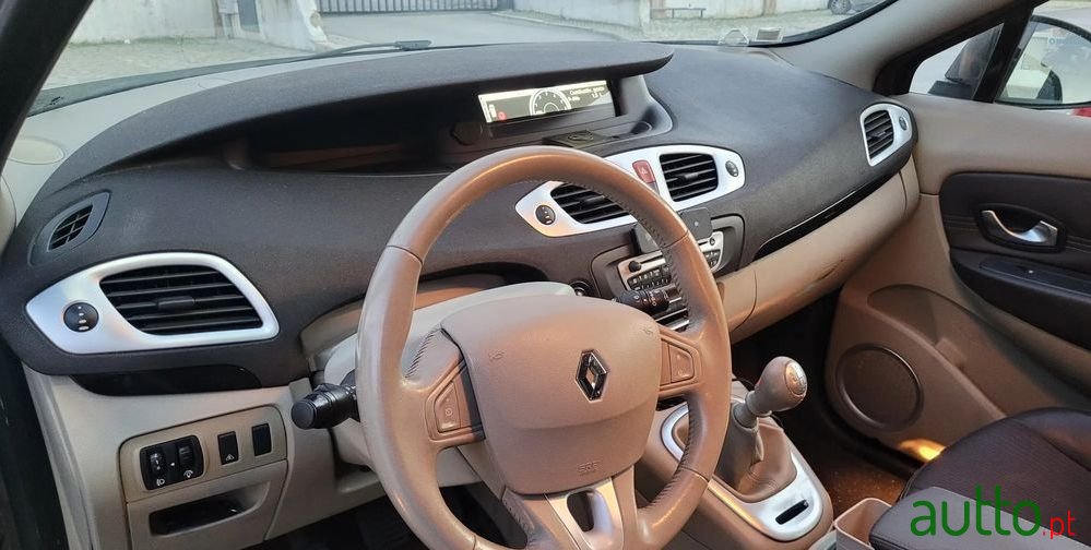 2009' Renault Grand Scenic photo #6