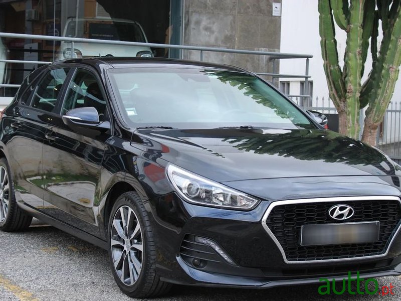 2019' Hyundai i30 1.6 Crdi Style Plus photo #6