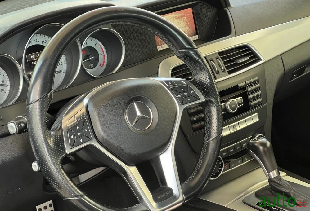 2012' Mercedes-Benz Classe C photo #2