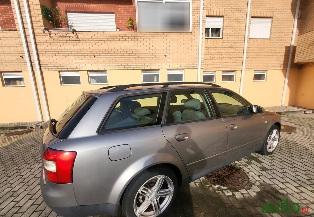 2002' Audi A4 Avant photo #2