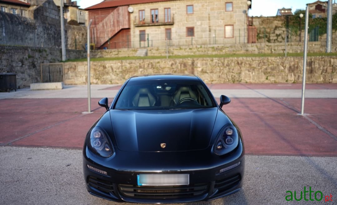 2014' Porsche Panamera photo #2