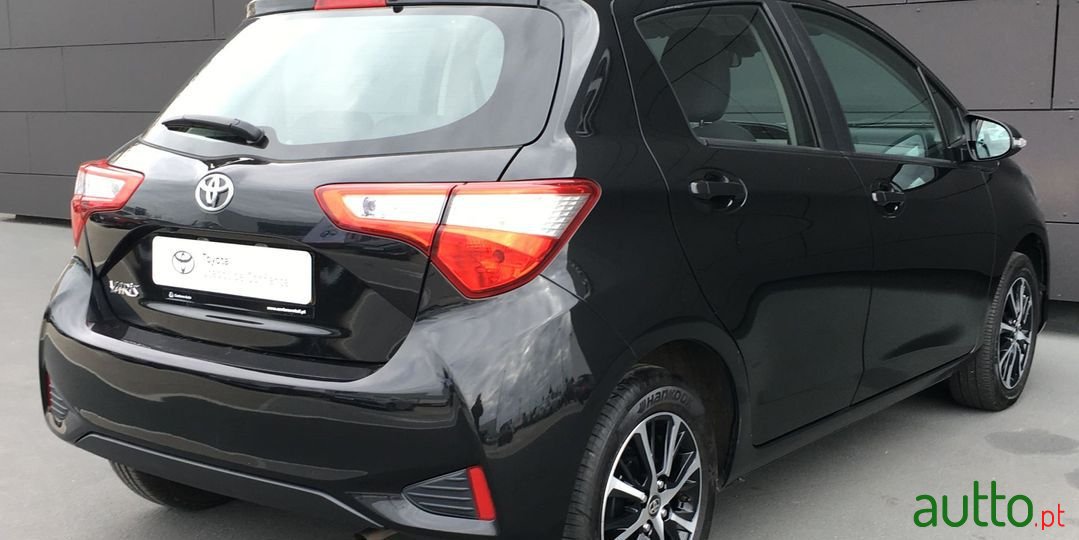 2020' Toyota Yaris Comfort photo #5