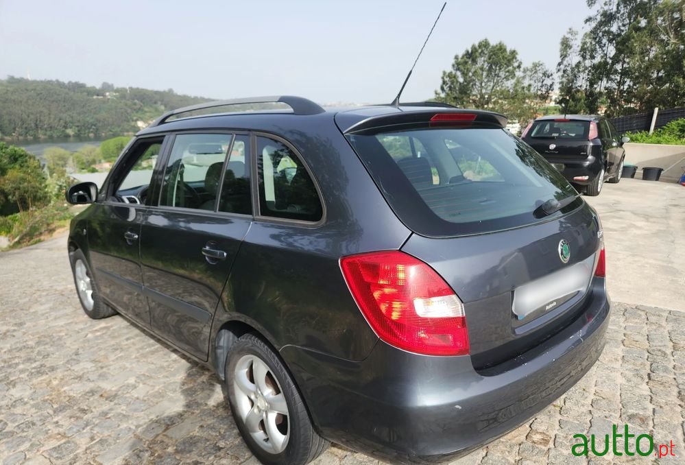 2009' Skoda Fabia Break photo #5