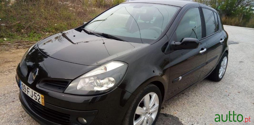 2008' Renault Clio photo #2