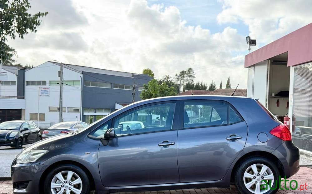 2009' Toyota Auris 1.4 D-4D Sol Dpf photo #3