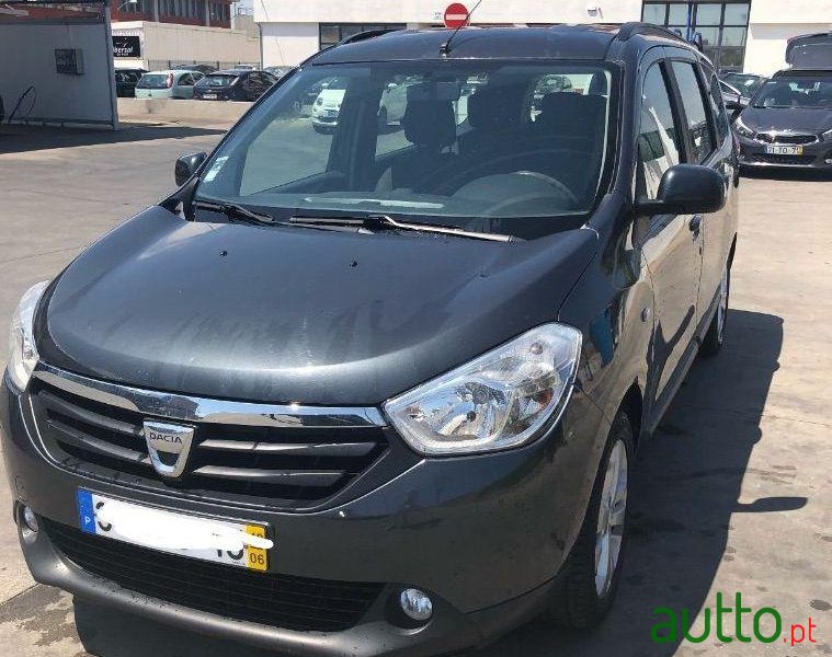 2013' Dacia Lodgy photo #1