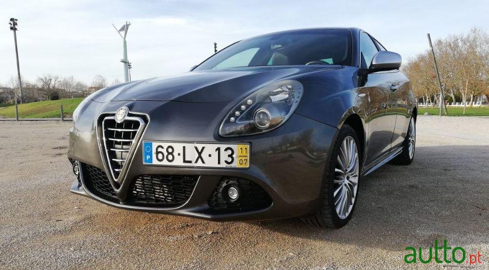 2011' Alfa Romeo Giulietta Progression photo #1