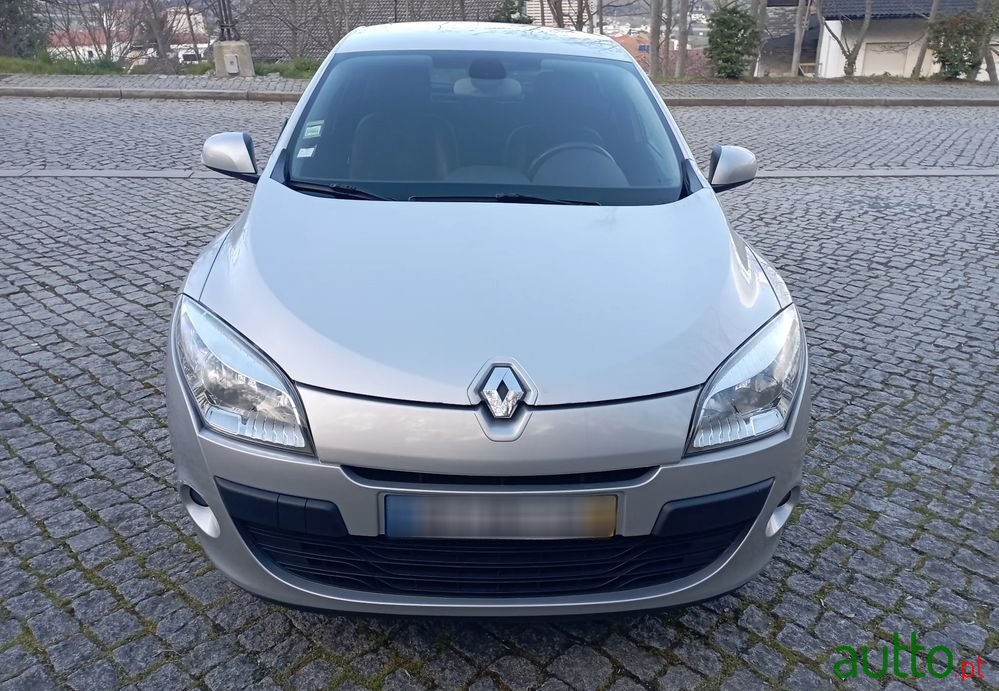 2009' Renault Megane photo #2