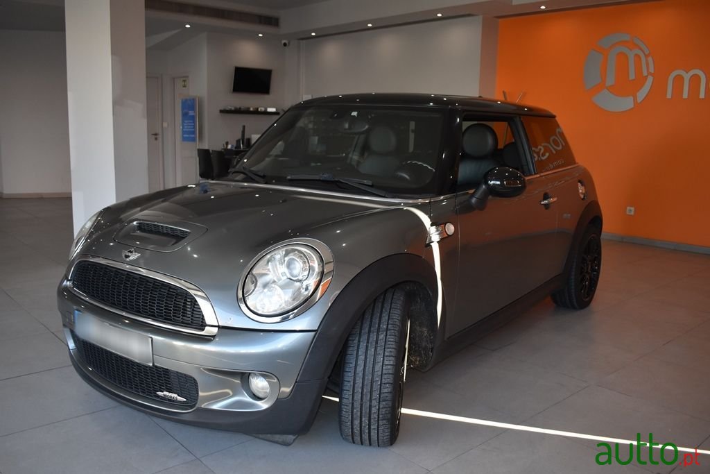 2010' MINI John Cooper Works photo #3