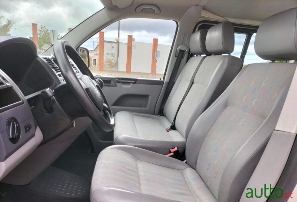 2009' Volkswagen Transporter photo #2