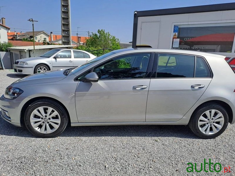 2018' Volkswagen Golf photo #3