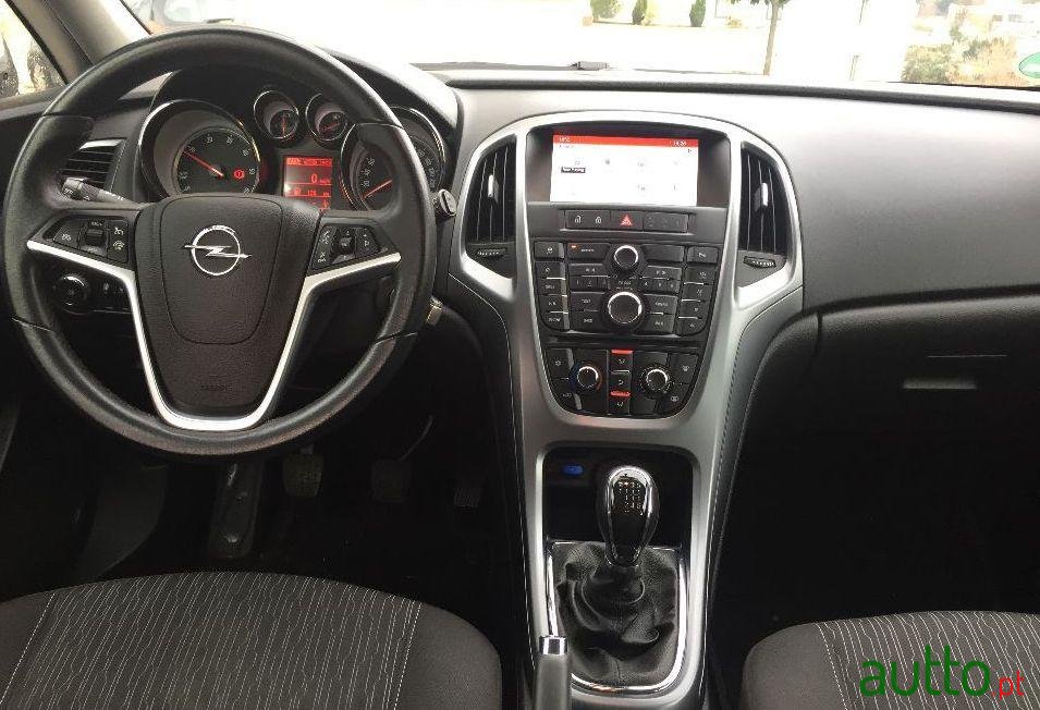 2014' Opel Astra Sport Tourer photo #2