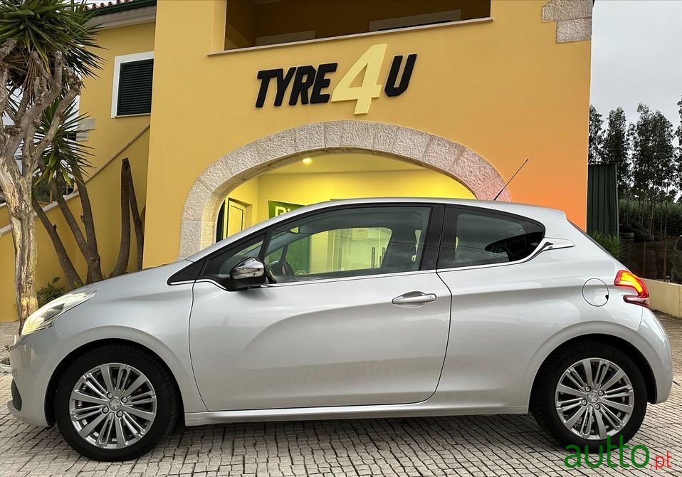 2015' Peugeot 208 photo #4