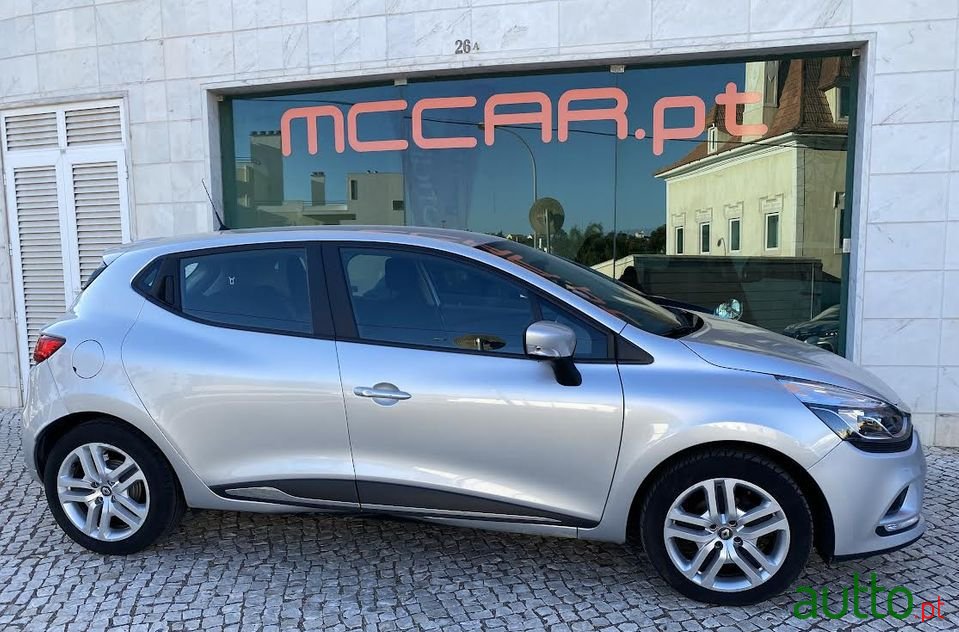 2019' Renault Clio photo #1