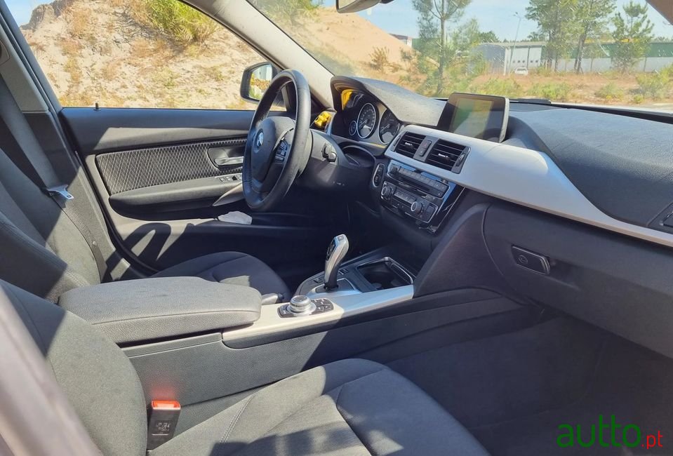 2016' BMW 318 photo #6