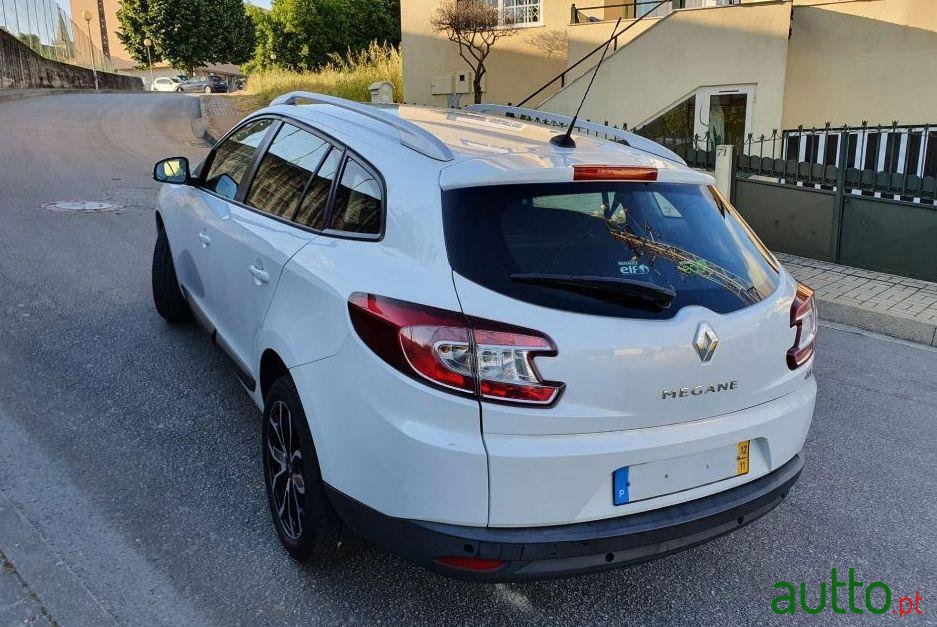 2012' Renault Megane Break photo #2