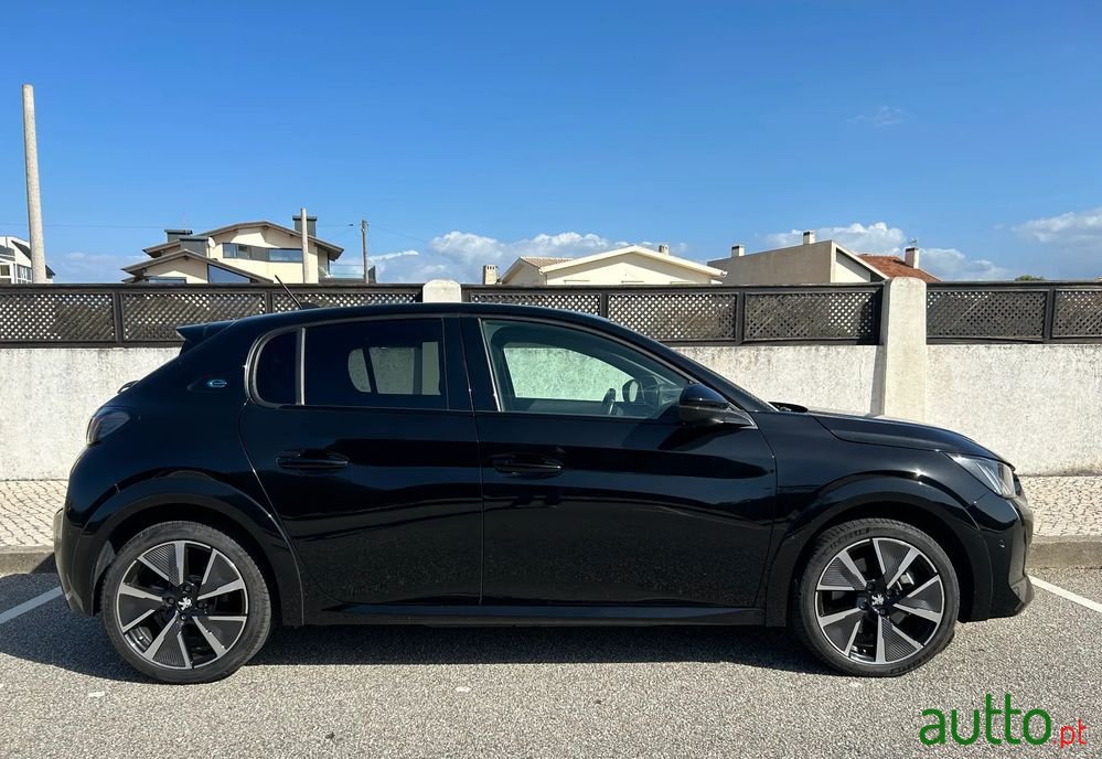 2021' Peugeot e-208 50 Kwh Gt photo #2