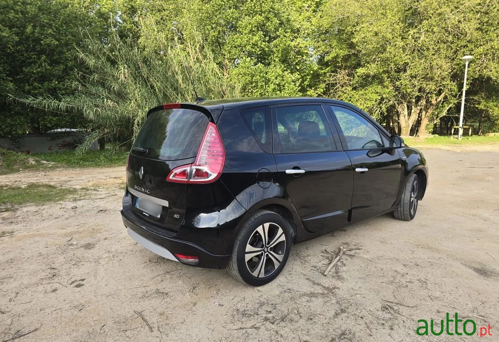 2011' Renault Scenic 1.5 Dci Bose Edtion photo #2
