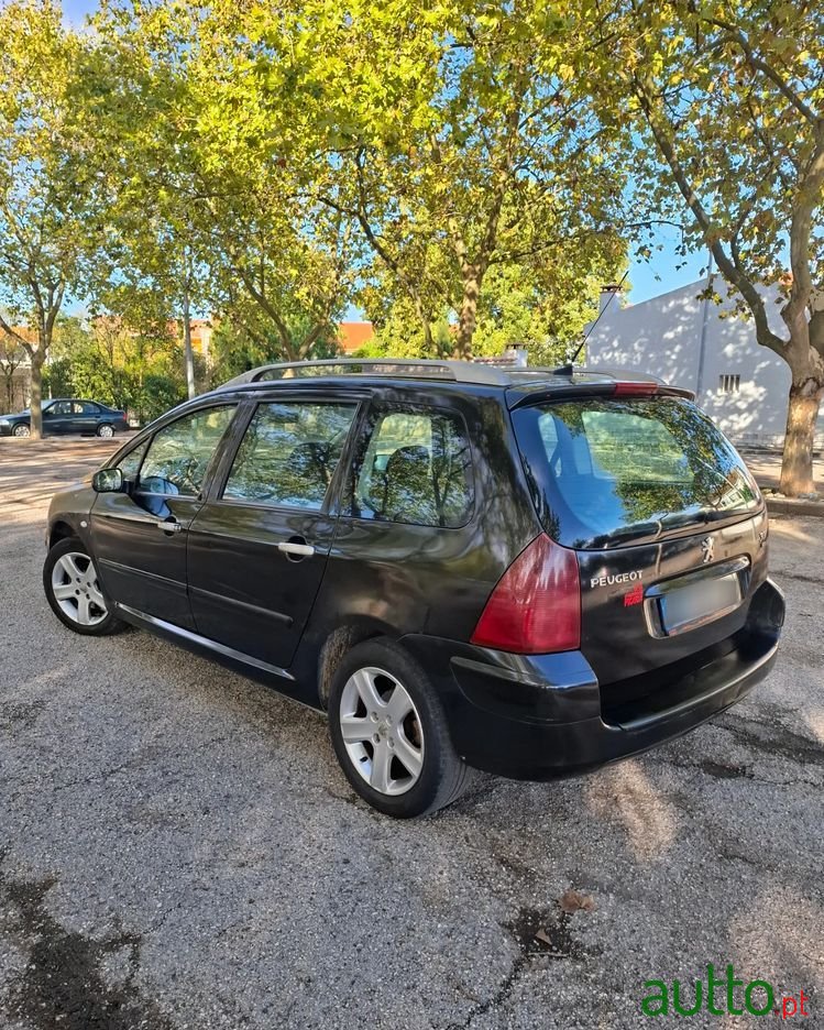 2005' Peugeot 307 Break photo #2