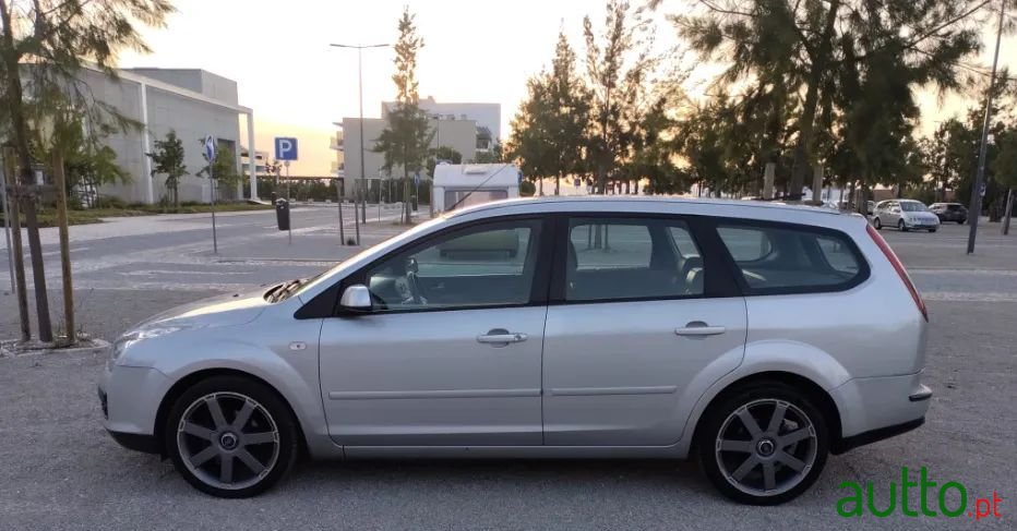 2006' Ford Focus Sw photo #1