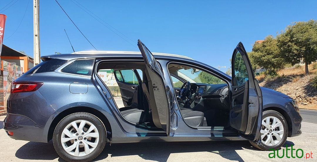 2019' Renault Megane Sport Tourer photo #4