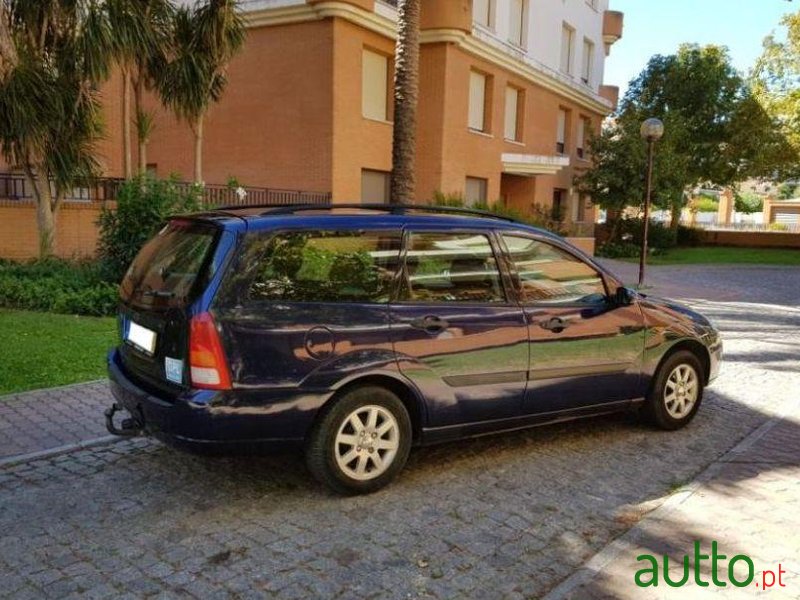 2001' Ford Focus-Sw 1.4 Sw Ghia Gpl photo #2