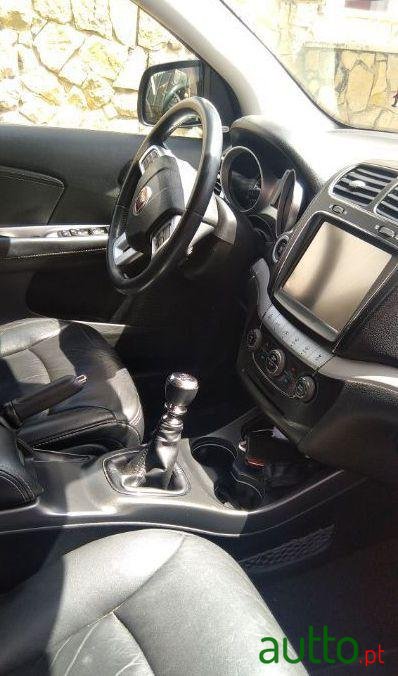 2014' Fiat Freemont photo #3