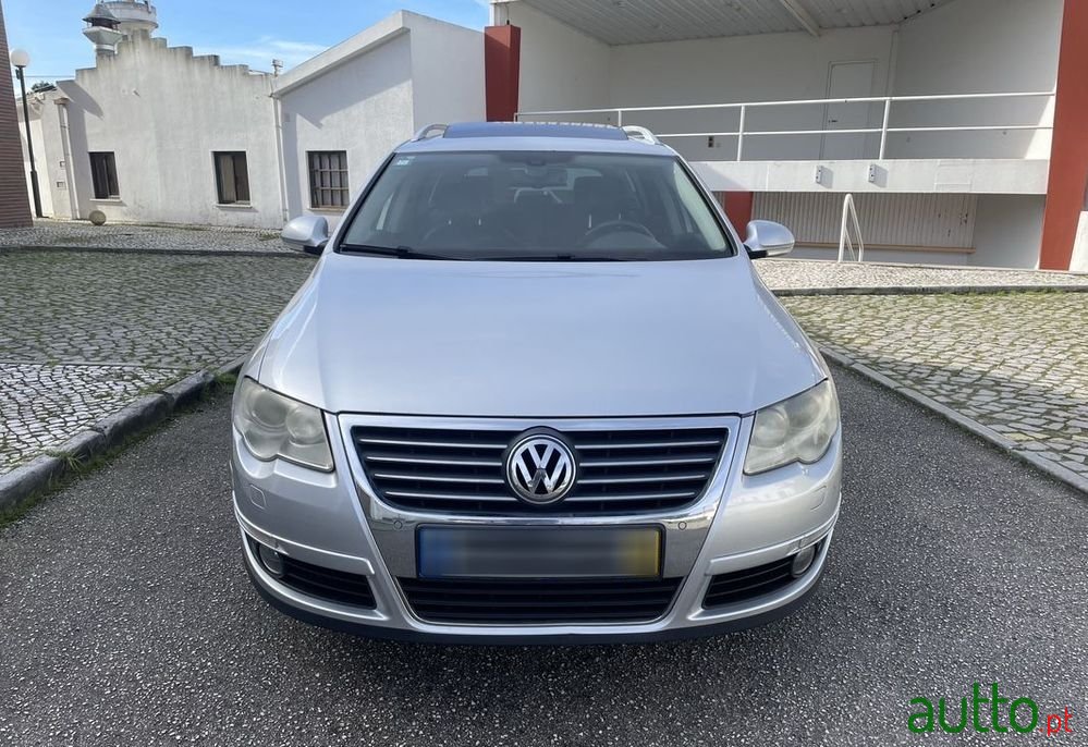 2008' Volkswagen Passat Variant photo #2