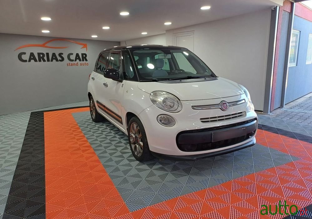 2013' Fiat 500L photo #2