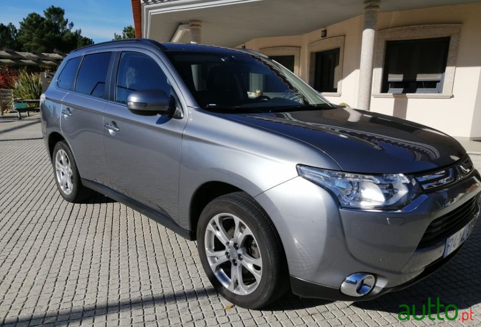 2013' Mitsubishi Outlander photo #1