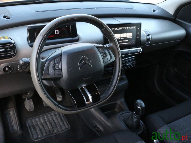 2018' Citroen C4 Cactus photo #2