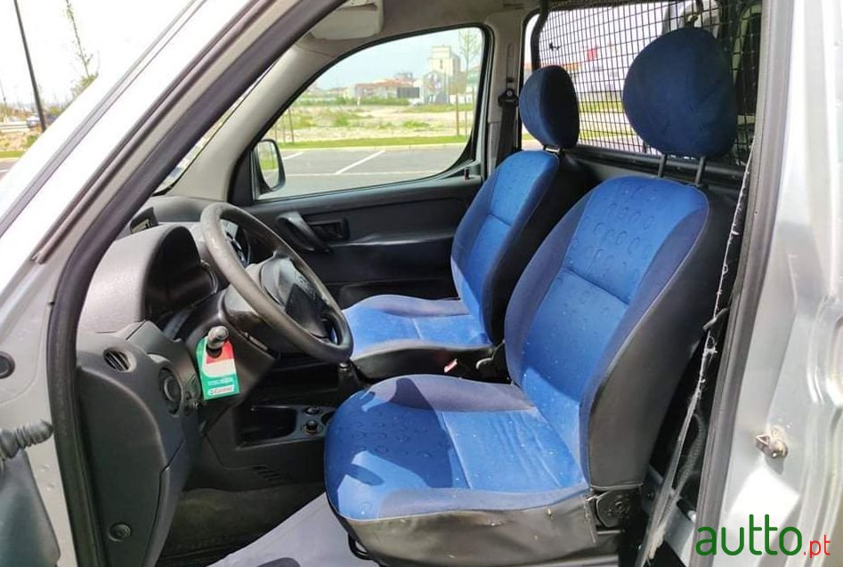 2005' Peugeot Partner photo #3