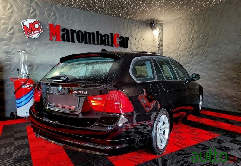 2010' BMW 320 D Touring Sport photo #5