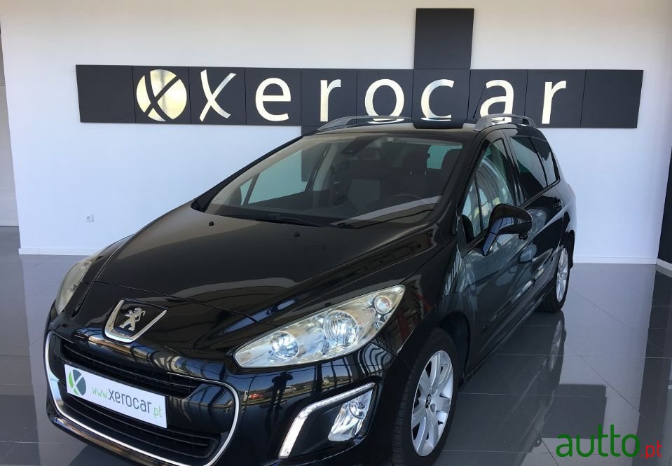 2011' Peugeot 308 Sw photo #1