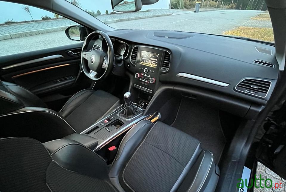 2018' Renault Megane Sport Tourer photo #6
