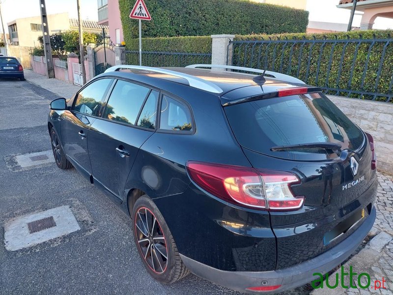 2012' Renault Megane Sport Tourer photo #2