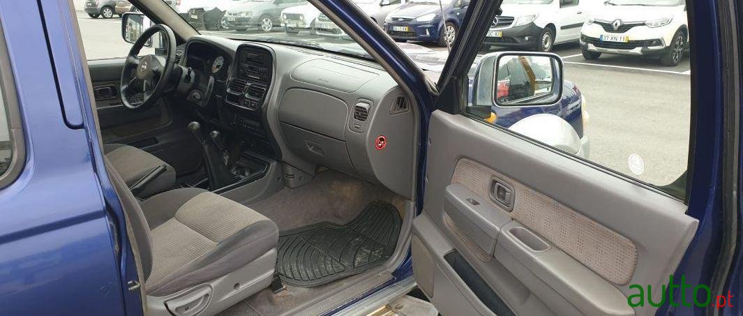 2004' Nissan Navara photo #2