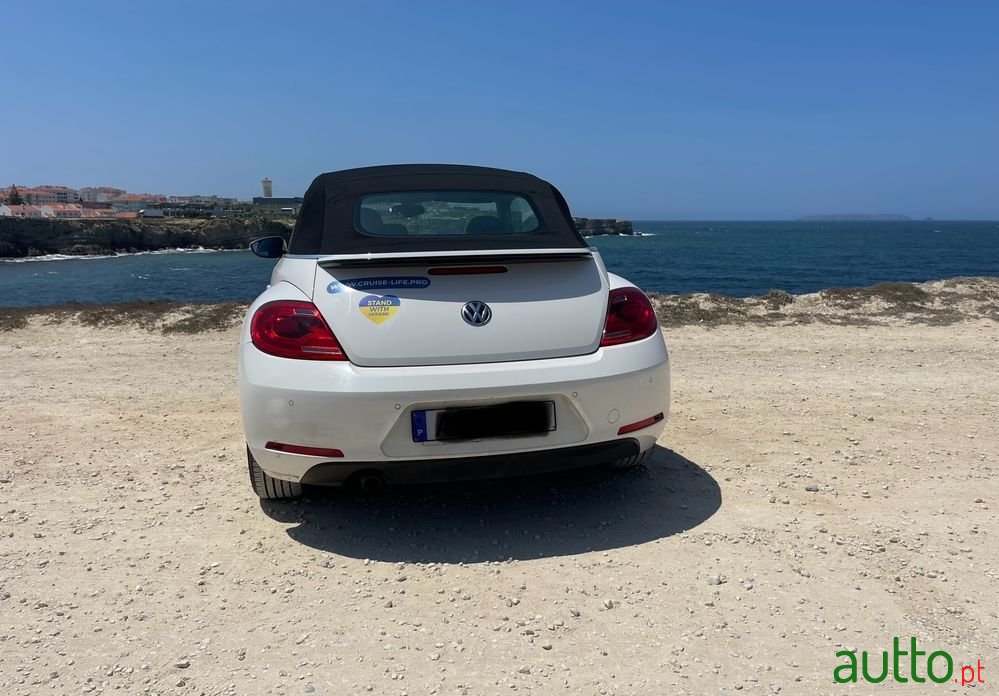 2013' Volkswagen New Beetle photo #2