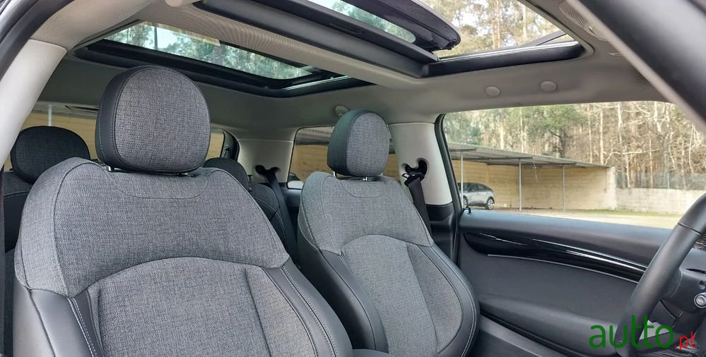 2022' MINI Cooper Se Camden Edition photo #1