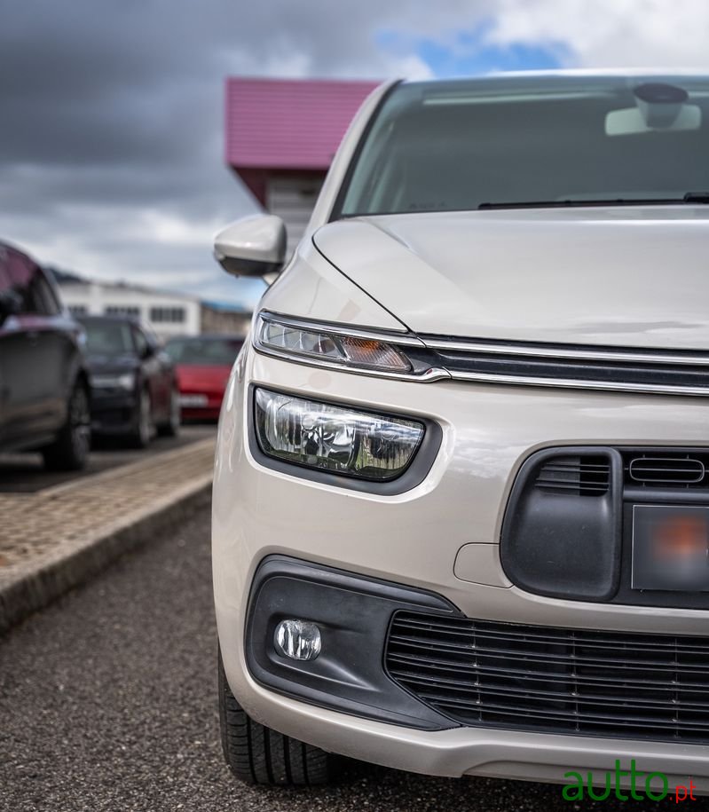 2019' Citroen C4 SpaceTourer photo #4