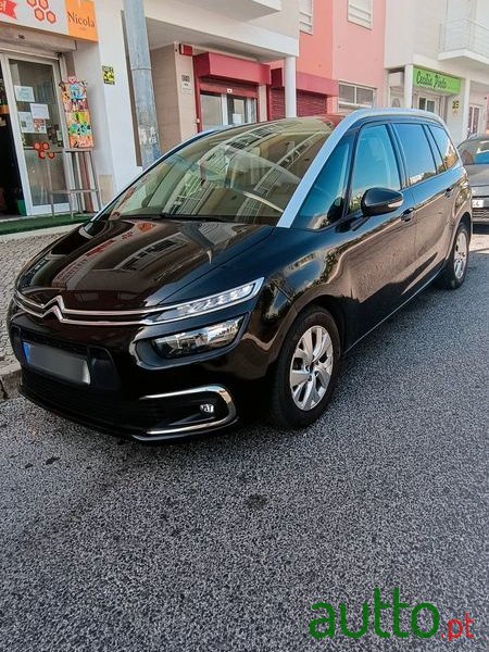 2020' Citroen Grand C4 SpaceTourer photo #2