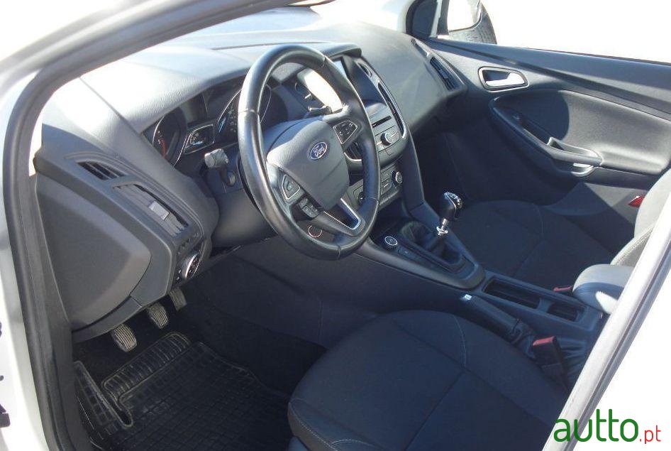 2017' Ford Focus Sw photo #3