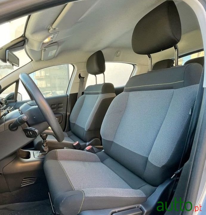 2019' Citroen C3 1.2 Puretech Feel photo #4
