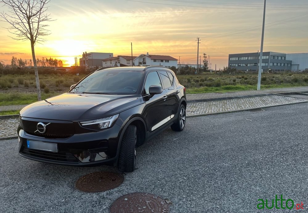 2023' Volvo Xc 40 Recharge Core photo #2