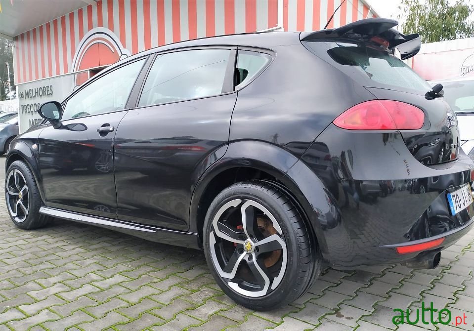 2010' SEAT Leon photo #2