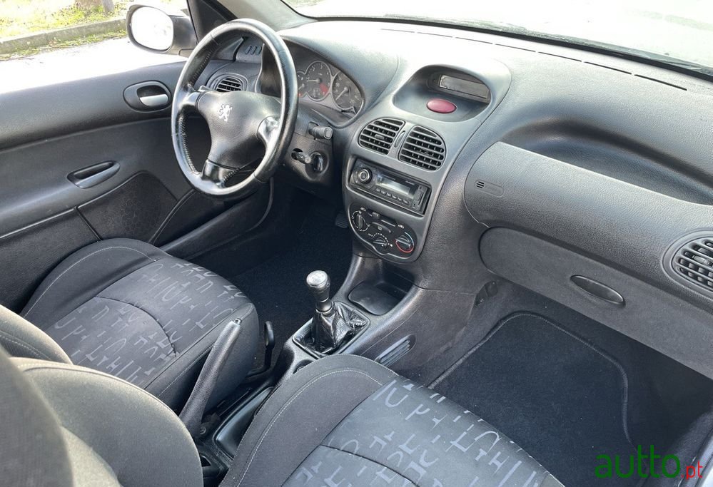 2001' Peugeot 206 2.0 Hdi Xs photo #3