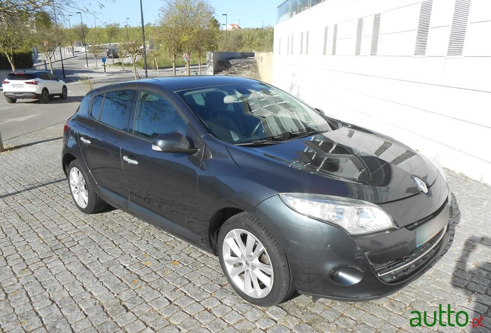 2011' Renault Megane photo #5