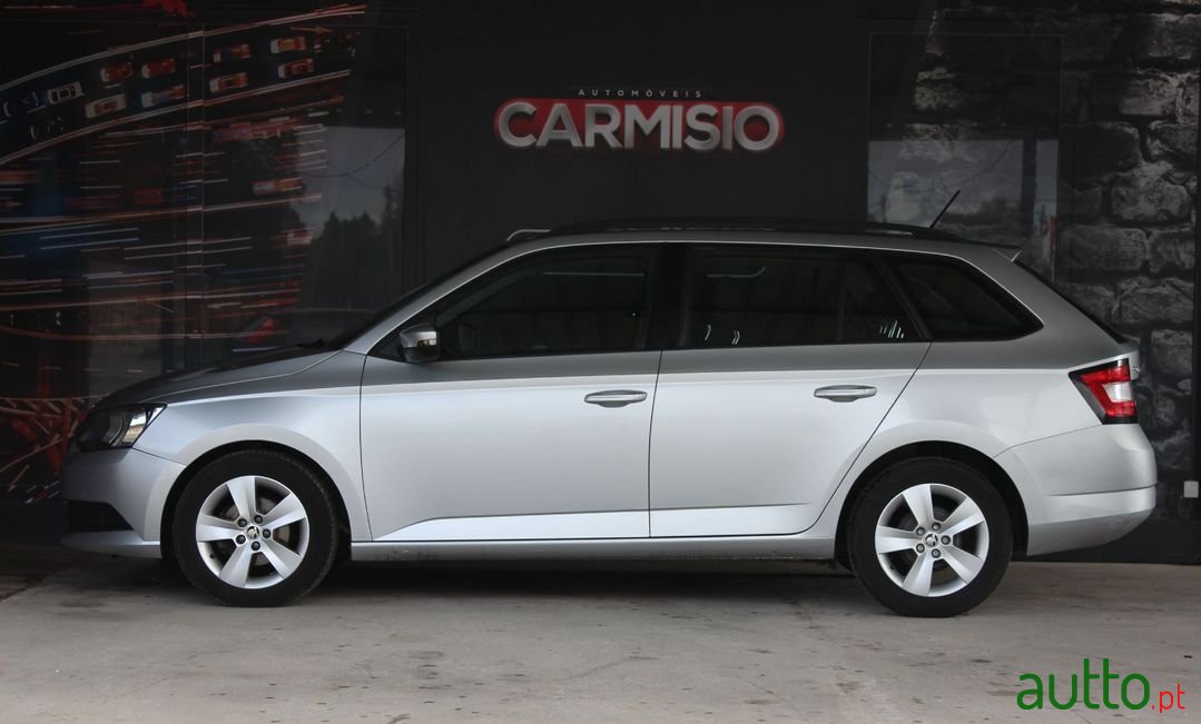 2017' Skoda Fabia Break photo #6