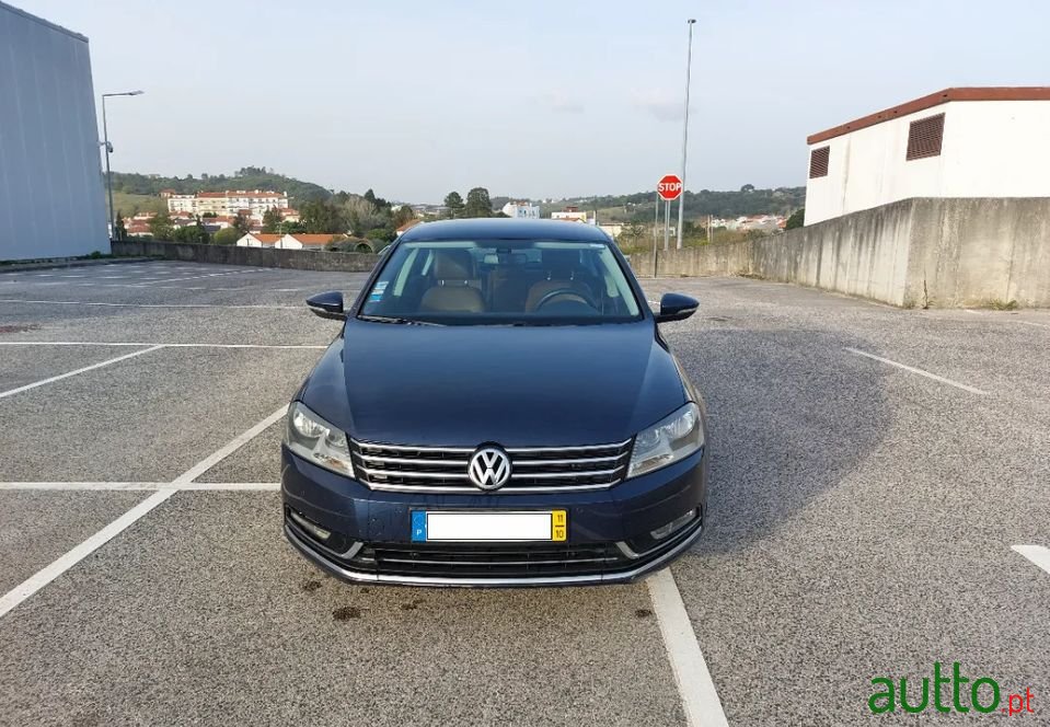 2011' Volkswagen Passat photo #1